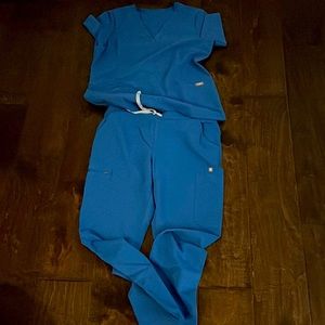 Figs Livingston scrub set and shirt on good condition